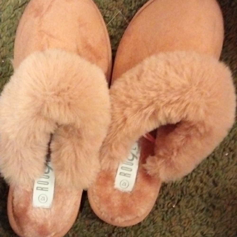 Iam selling my rouge helium slippers